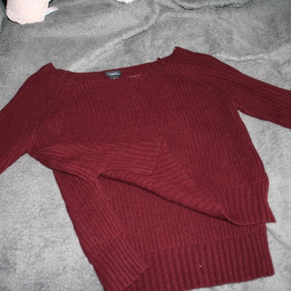 Maroon Sweater - Picture 4 of 4